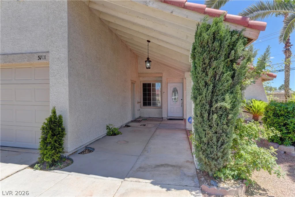 5701 Capitola, Las Vegas, NV 89108