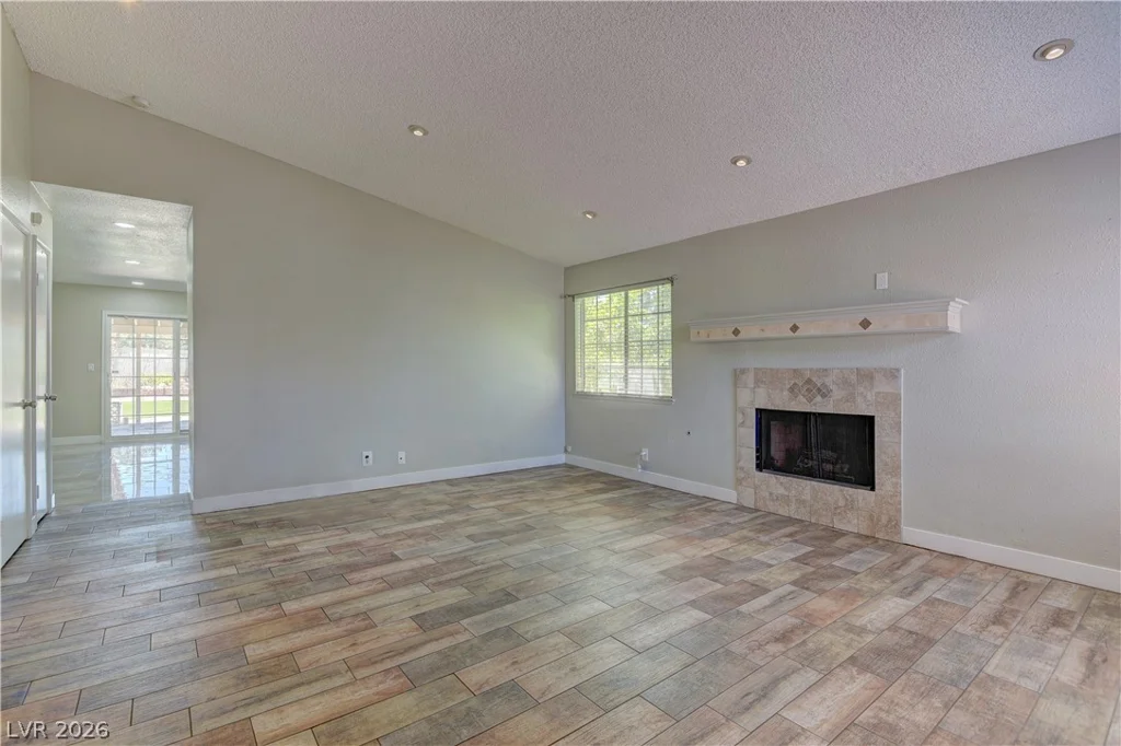 5701 Capitola, Las Vegas, NV 89108