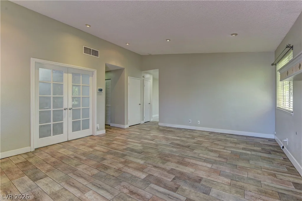 5701 Capitola, Las Vegas, NV 89108