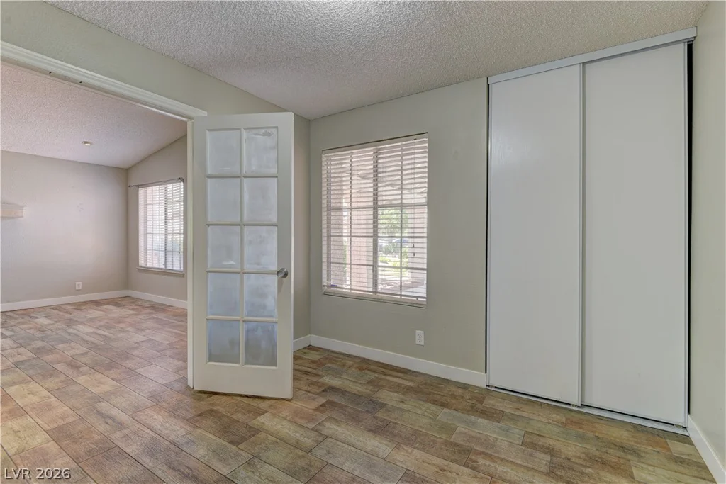 5701 Capitola, Las Vegas, NV 89108