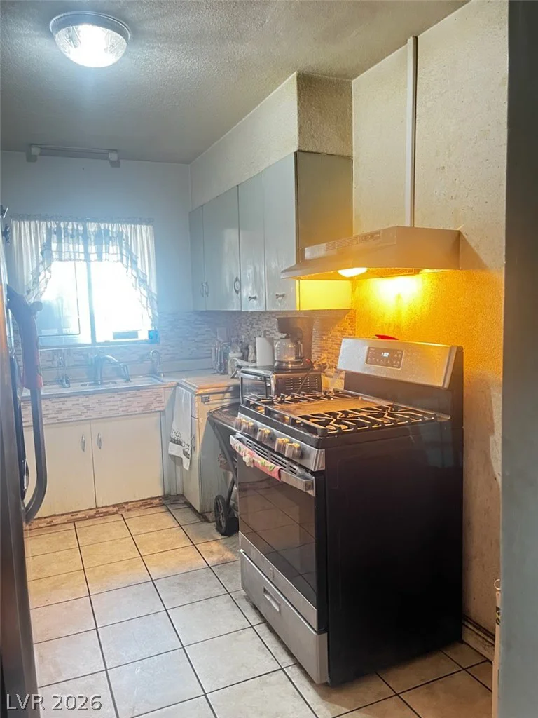 2304 Beverly, Las Vegas, NV 89104