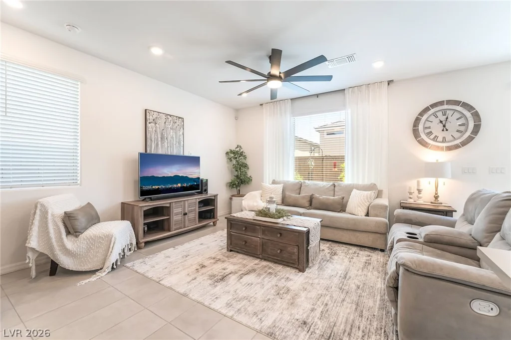 8076 Adelaide Hills, Las Vegas, NV 89113