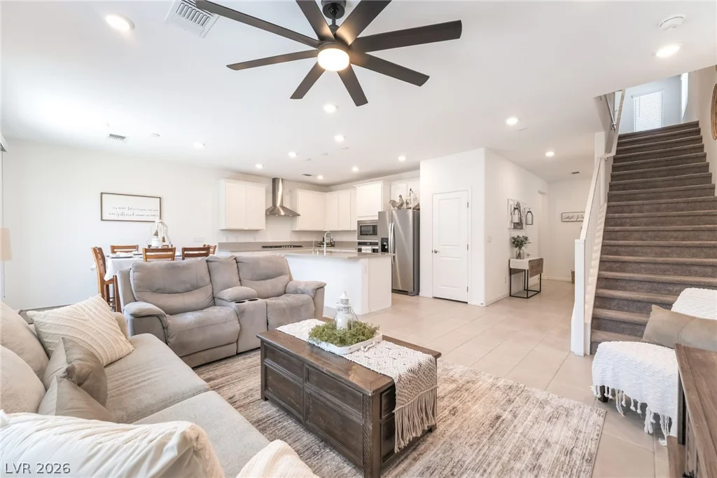 8076 Adelaide Hills, Las Vegas, NV 89113