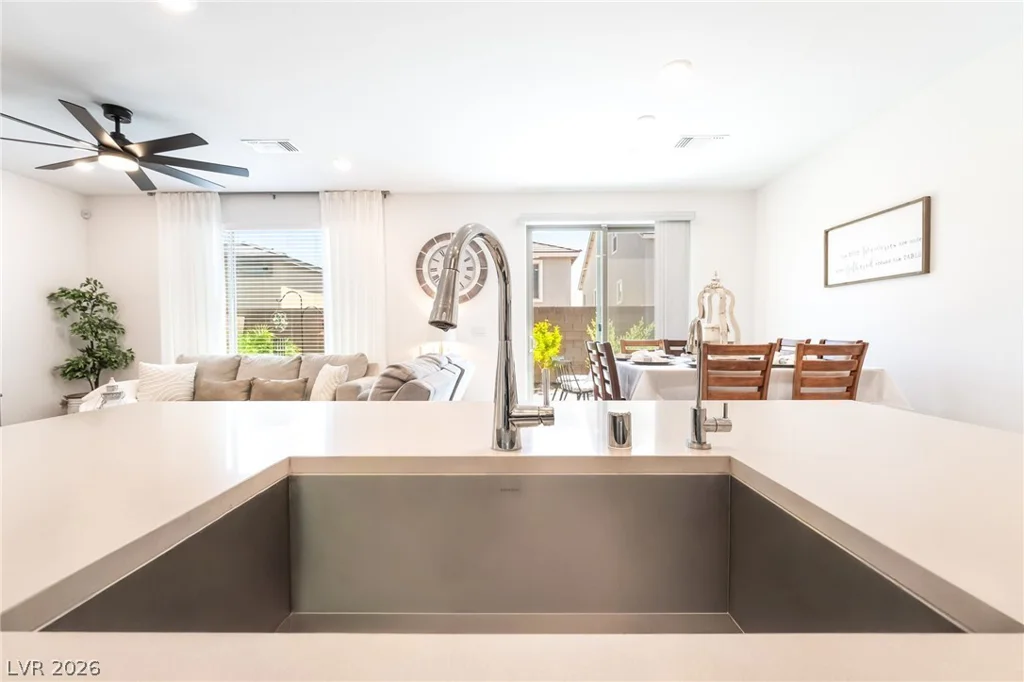 8076 Adelaide Hills, Las Vegas, NV 89113