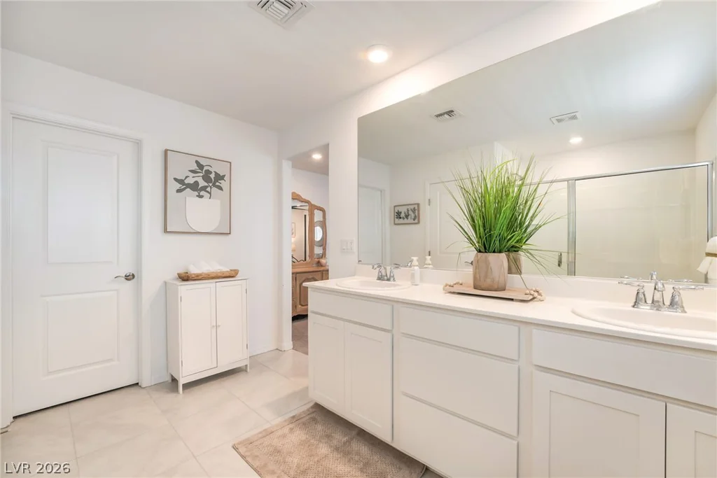 8076 Adelaide Hills, Las Vegas, NV 89113