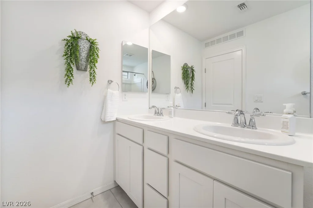 8076 Adelaide Hills, Las Vegas, NV 89113