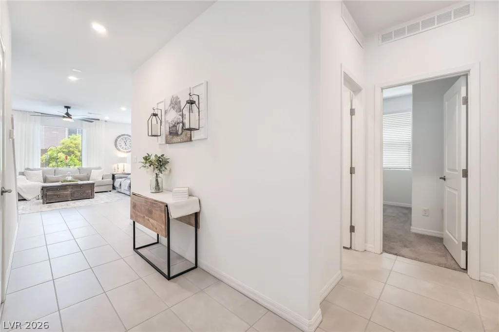 8076 Adelaide Hills, Las Vegas, NV 89113