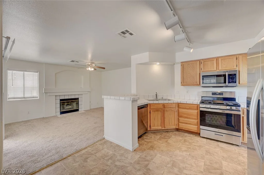 2462 Cavern Cove, Las Vegas, NV 89156