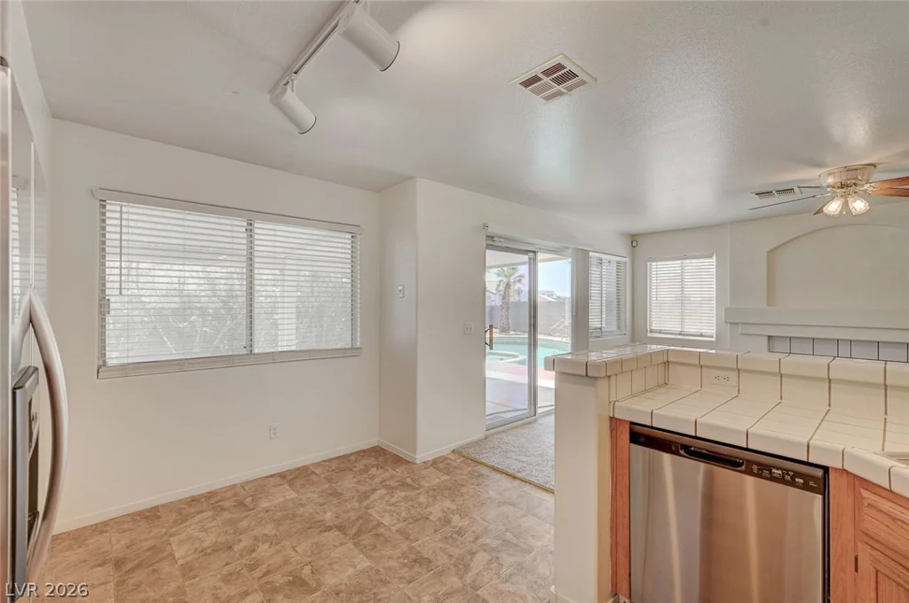 2462 Cavern Cove, Las Vegas, NV 89156