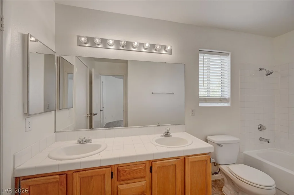 2462 Cavern Cove, Las Vegas, NV 89156
