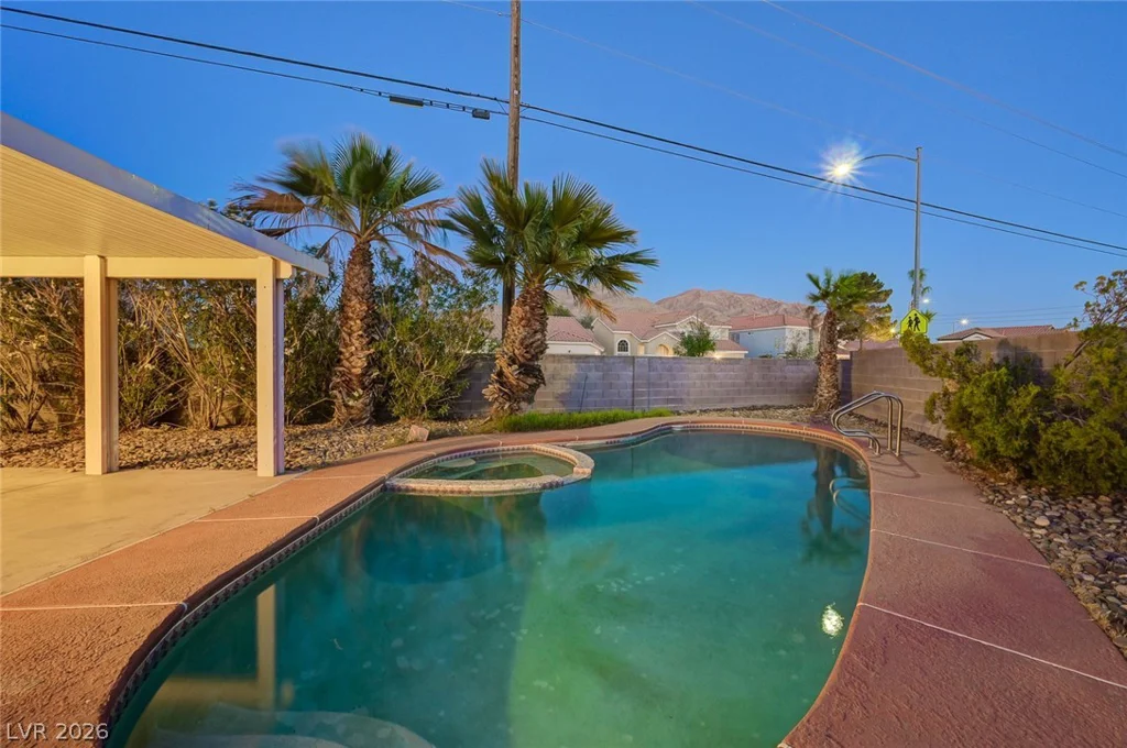 2462 Cavern Cove, Las Vegas, NV 89156
