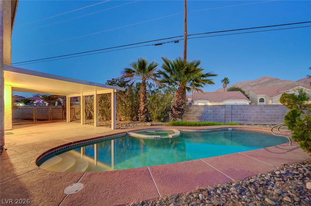 2462 Cavern Cove, Las Vegas, NV 89156