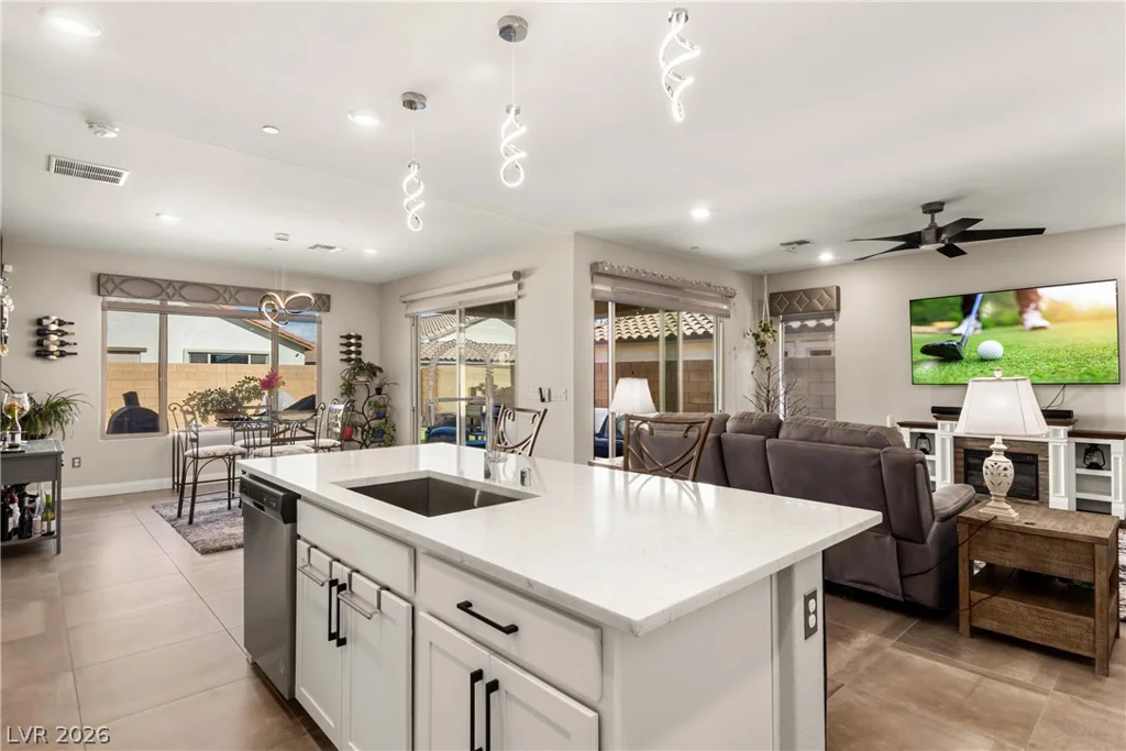 10934 Delparke Valley, Las Vegas, NV 89166