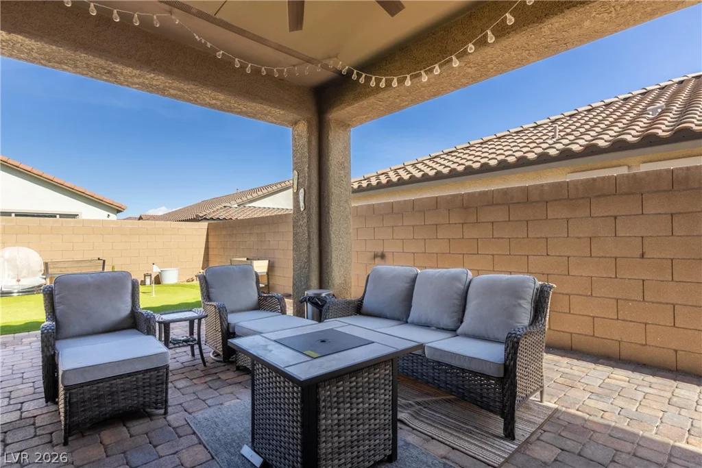 10934 Delparke Valley, Las Vegas, NV 89166