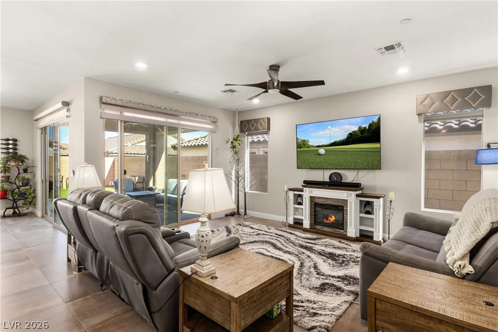 10934 Delparke Valley, Las Vegas, NV 89166
