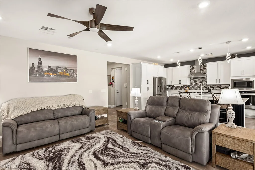 10934 Delparke Valley, Las Vegas, NV 89166