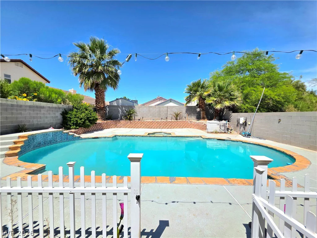 2217 Avery, Las Vegas, NV 89108