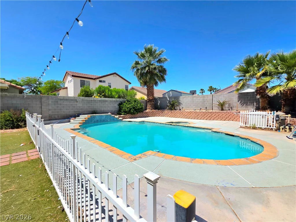 2217 Avery, Las Vegas, NV 89108