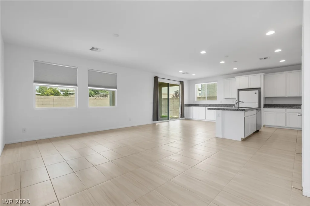 4729 Challenger, North Las Vegas, NV 89031