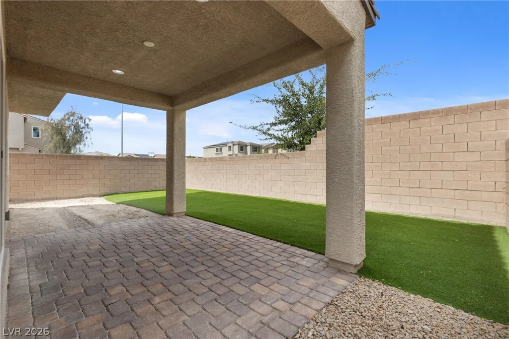 4729 Challenger, North Las Vegas, NV 89031