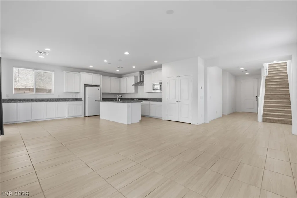 4729 Challenger, North Las Vegas, NV 89031