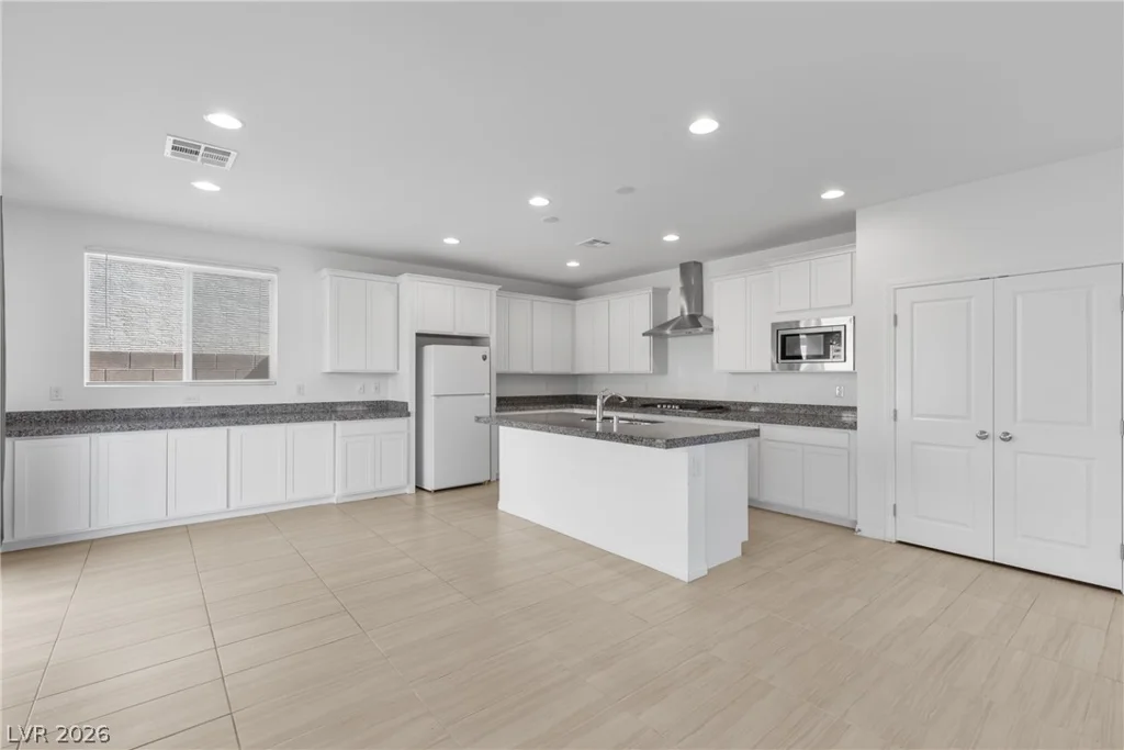 4729 Challenger, North Las Vegas, NV 89031