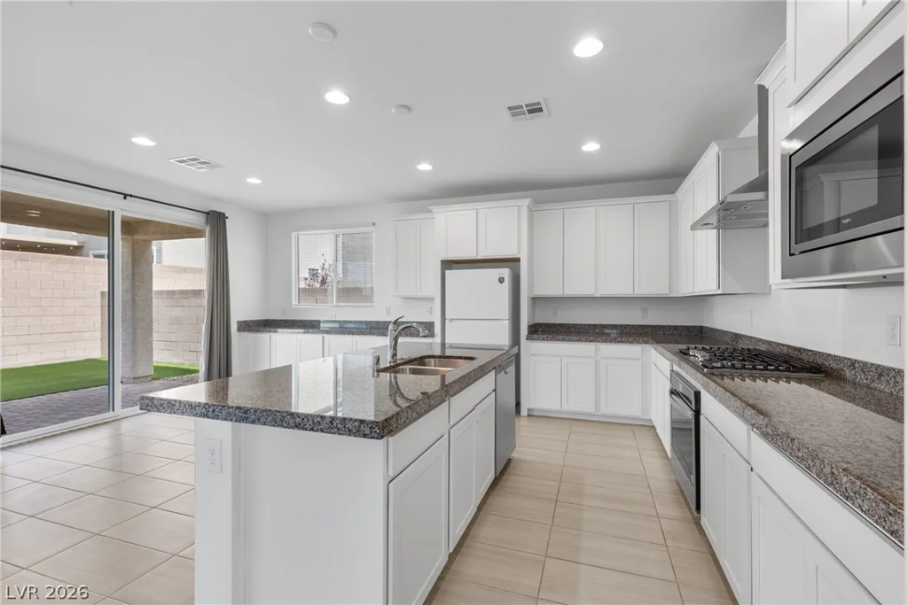 4729 Challenger, North Las Vegas, NV 89031
