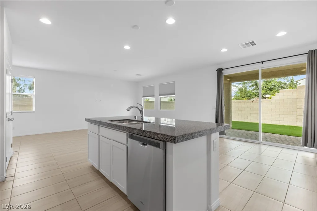 4729 Challenger, North Las Vegas, NV 89031