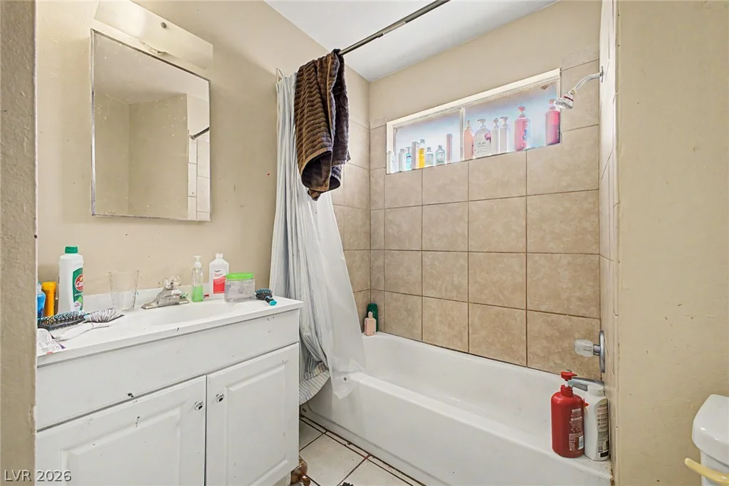 5015 Carmel, Las Vegas, NV 89122