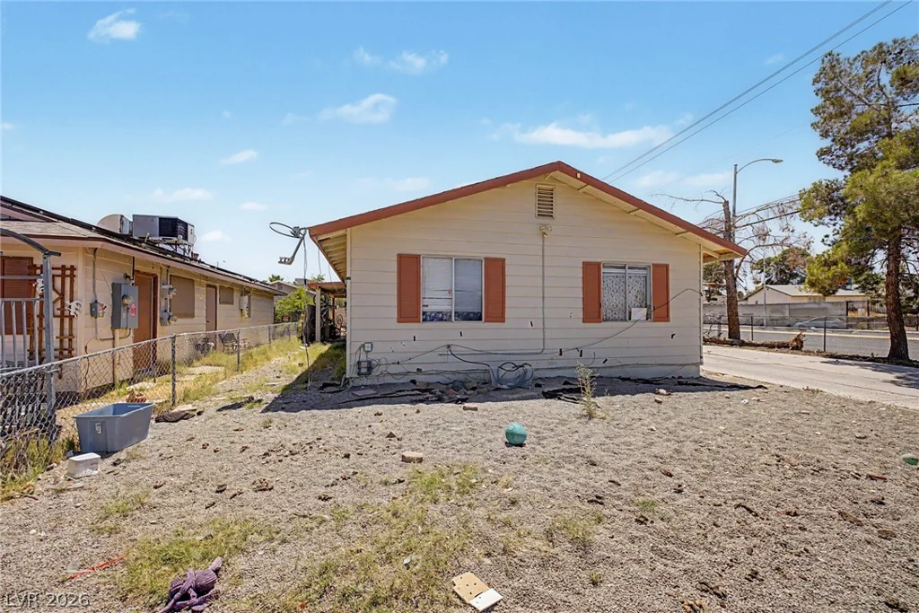 5015 Carmel, Las Vegas, NV 89122