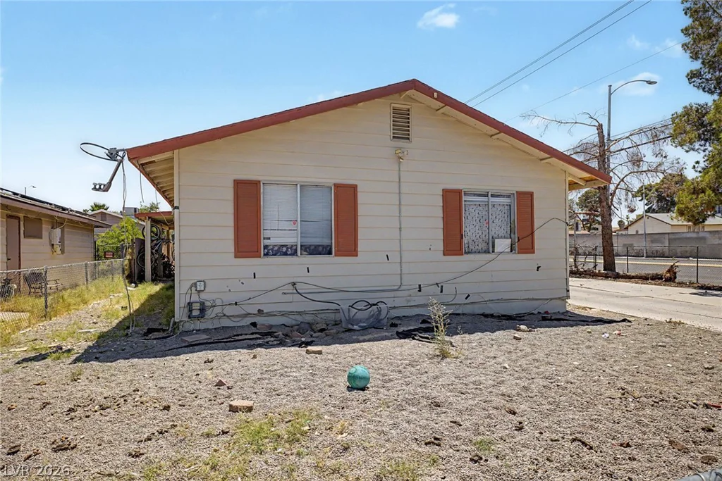 5015 Carmel, Las Vegas, NV 89122