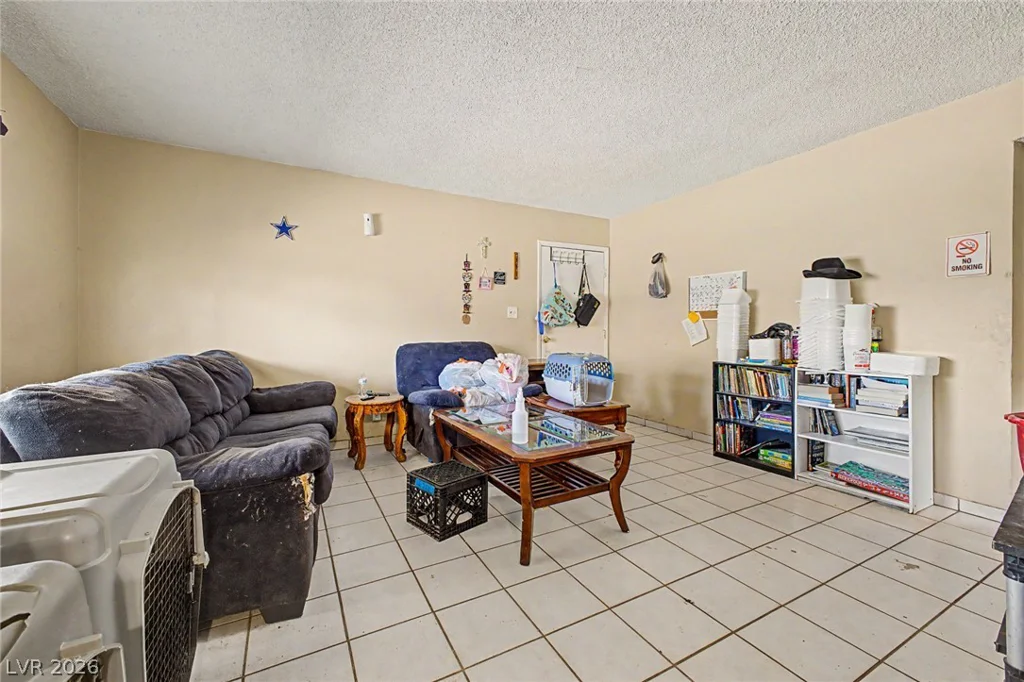 5015 Carmel, Las Vegas, NV 89122
