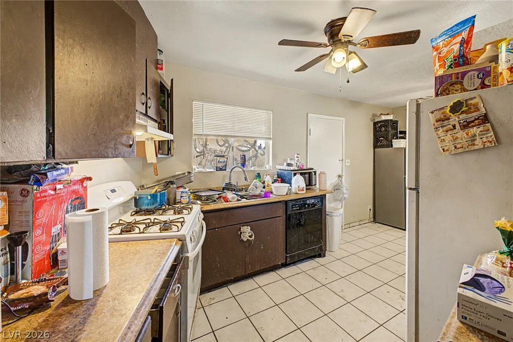 5015 Carmel, Las Vegas, NV 89122