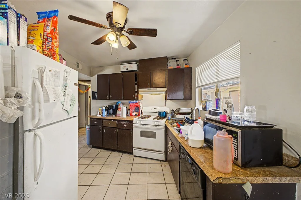 5015 Carmel, Las Vegas, NV 89122