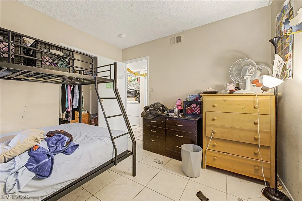 5015 Carmel, Las Vegas, NV 89122
