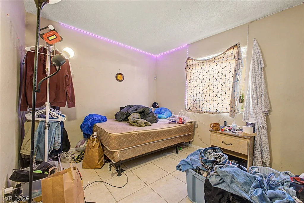 5015 Carmel, Las Vegas, NV 89122