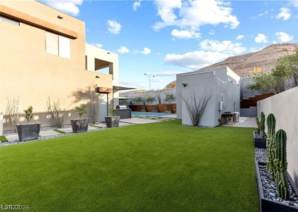 10337 Green Ember, Las Vegas, NV 89135