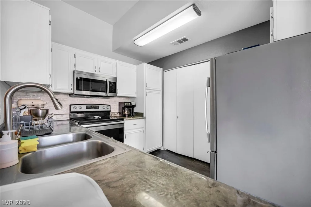 3150 Soft Breezes, Las Vegas, NV 89128