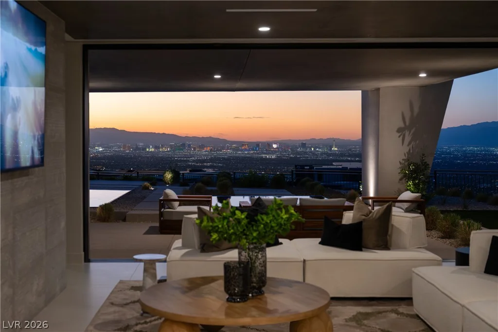 8 Chisel Crest, Henderson, NV 89012