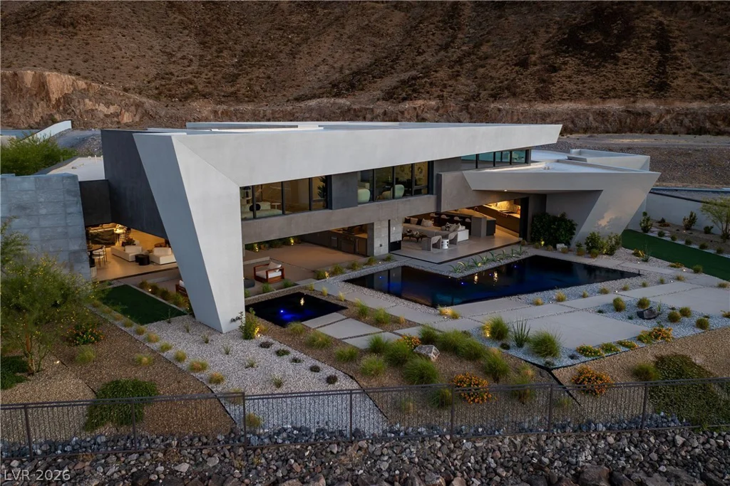 8 Chisel Crest, Henderson, NV 89012