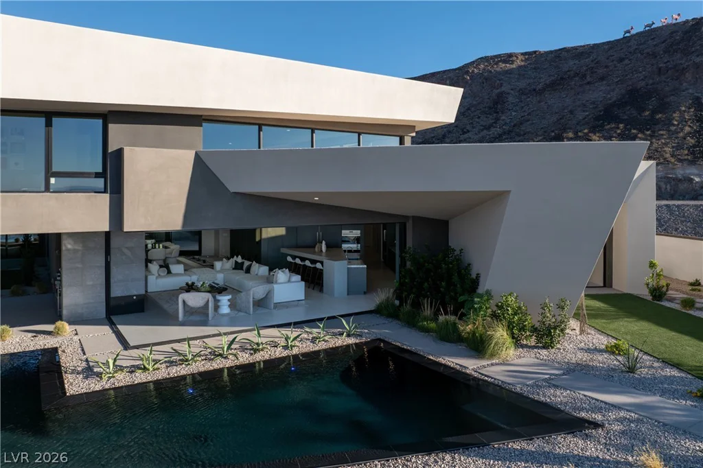 8 Chisel Crest, Henderson, NV 89012