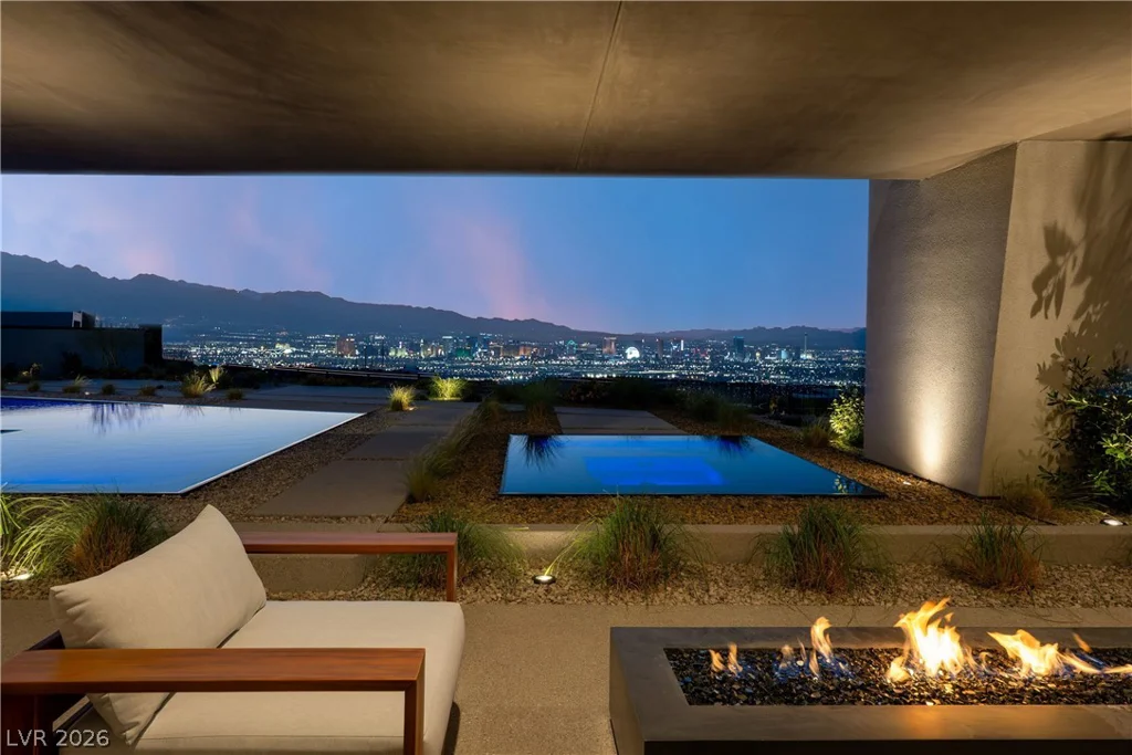 8 Chisel Crest, Henderson, NV 89012