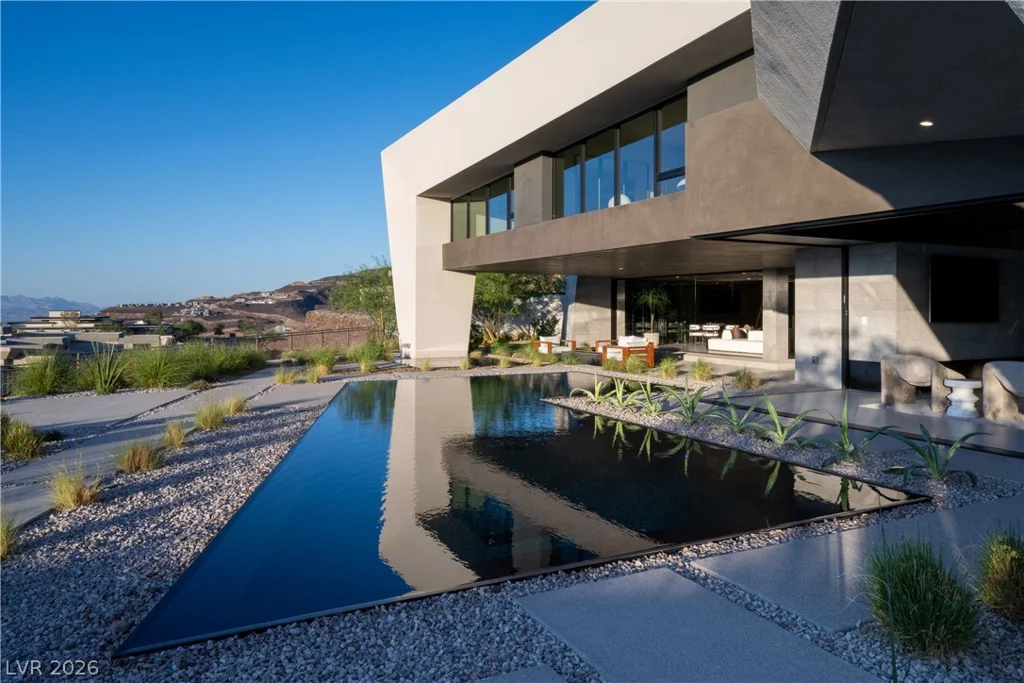 8 Chisel Crest, Henderson, NV 89012