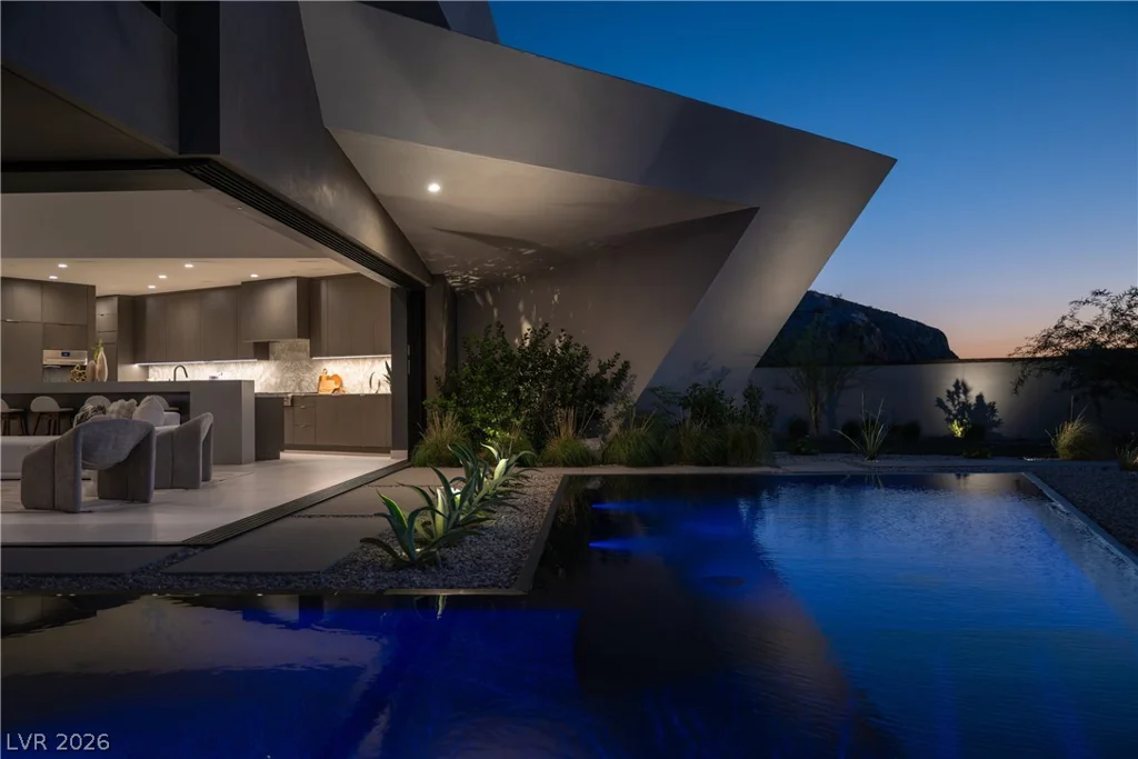 8 Chisel Crest, Henderson, NV 89012