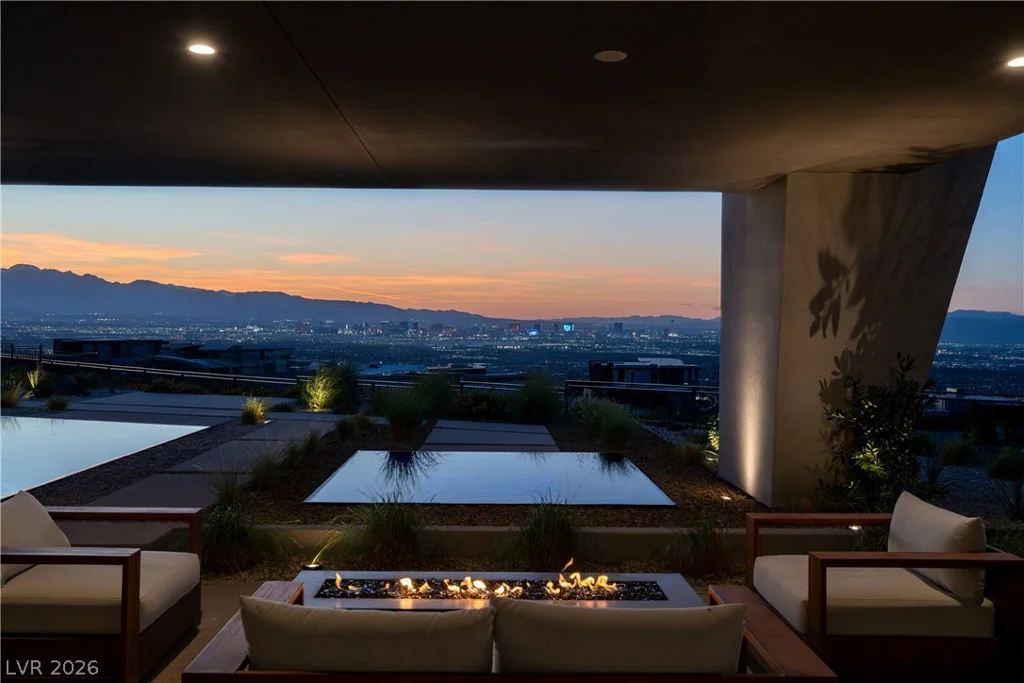 8 Chisel Crest, Henderson, NV 89012