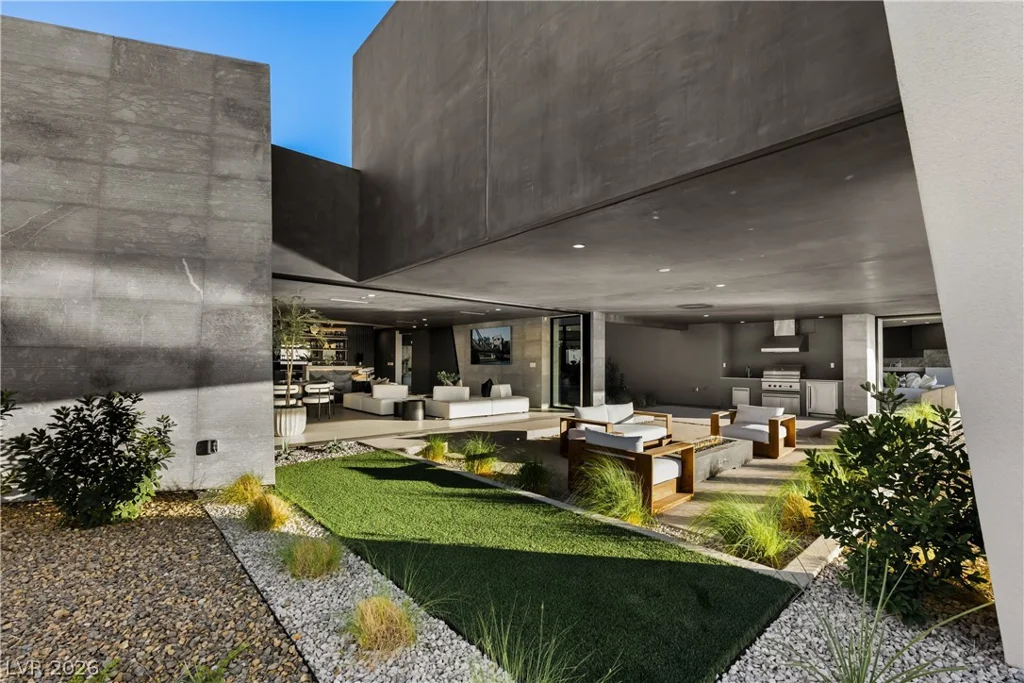 8 Chisel Crest, Henderson, NV 89012