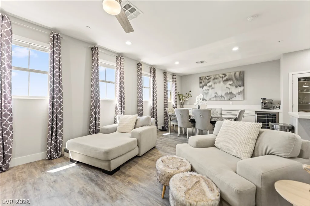 180 Petaluma Valley, Las Vegas, NV 89138