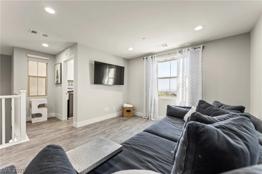 180 Petaluma Valley, Las Vegas, NV 89138