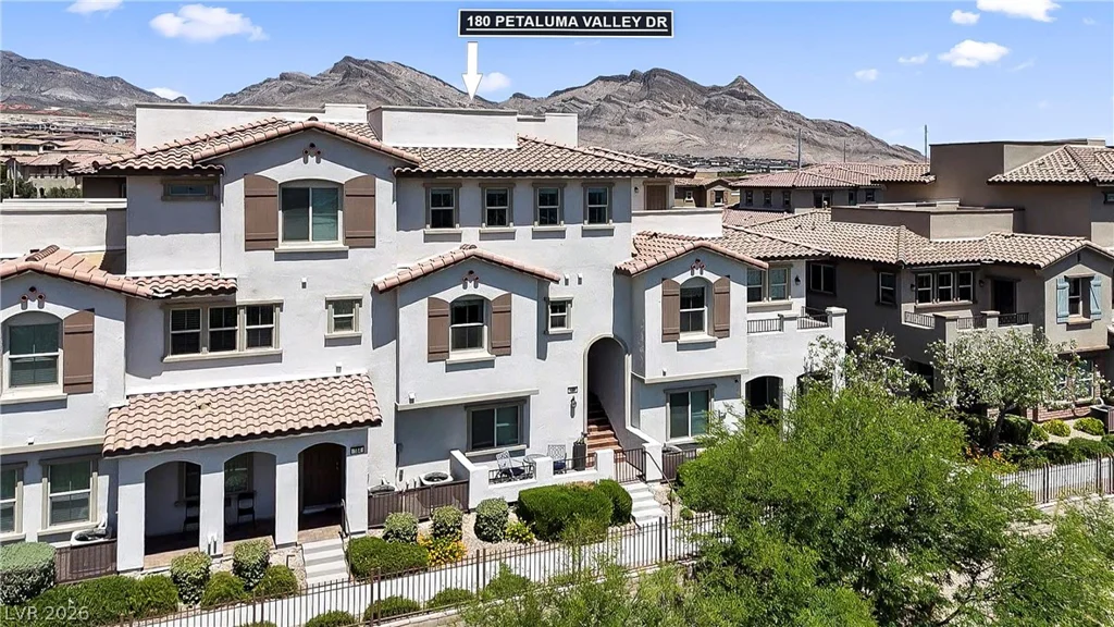 180 Petaluma Valley, Las Vegas, NV 89138