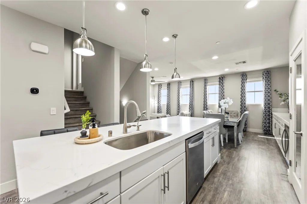 180 Petaluma Valley, Las Vegas, NV 89138